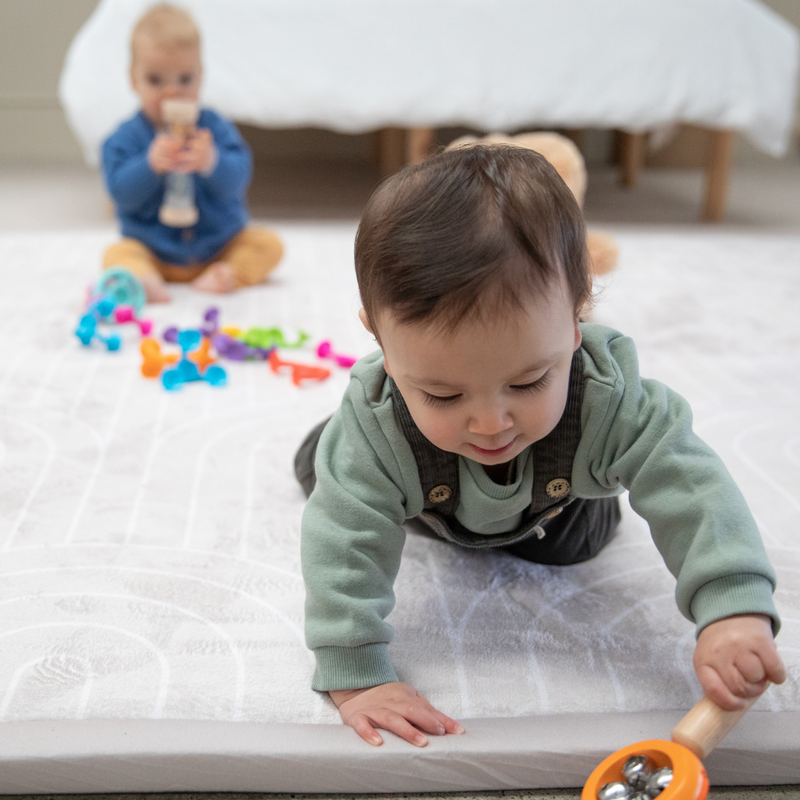 mooshy-mat-sand-arches-baby-cloes-up